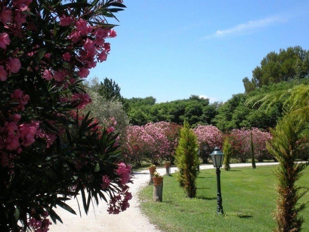 L'Hacienda Hotel Marguerittes Buitenkant foto